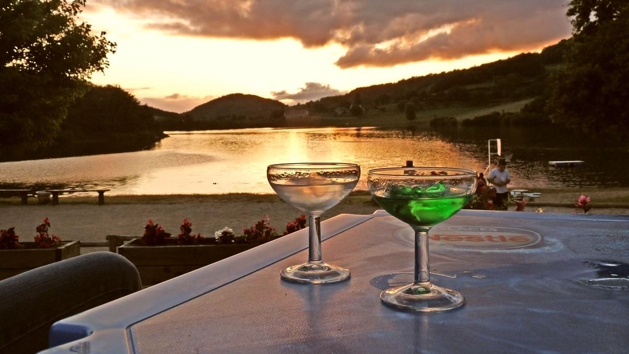 apero au bord du lac