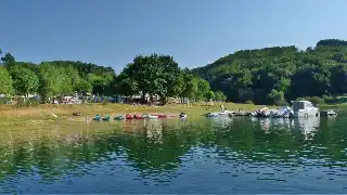 les bateaux devant le camping